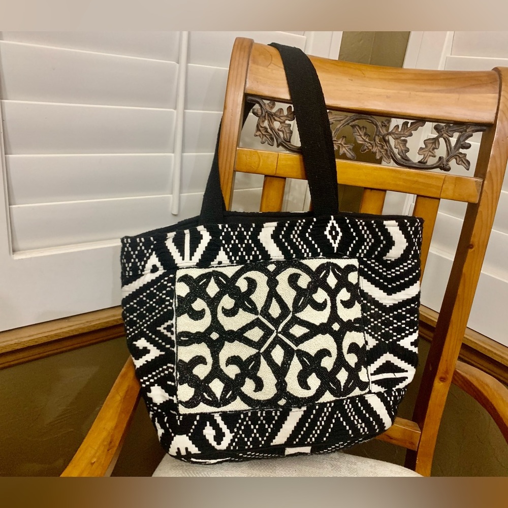 Large Coco & Carmen black/white woven handbag tote beaded insert 20”x12”